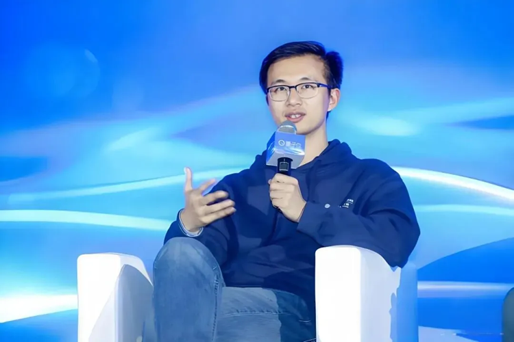 「千寻智能」完成近20亿元融资，顶级资本天团联合押注，估值强势破百亿！(图2)